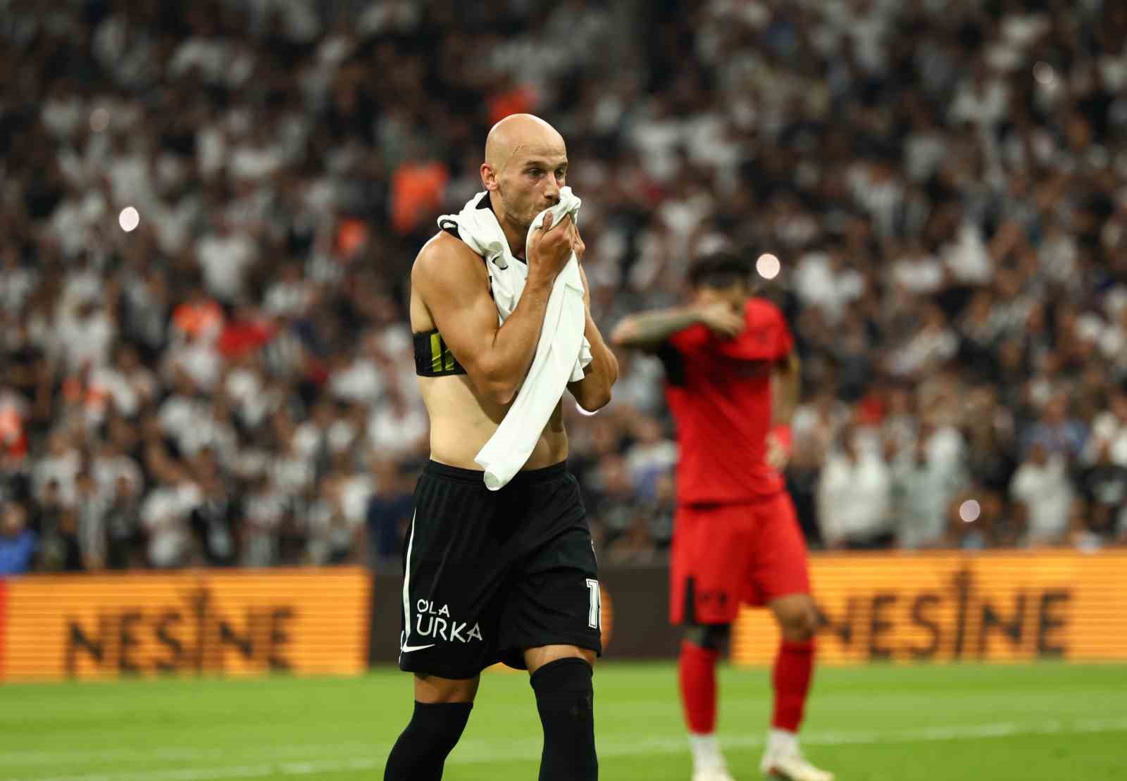 Trendyol Süper Lig: Beşiktaş: 2 - Çorum FK: 0 (İlk yarı)
