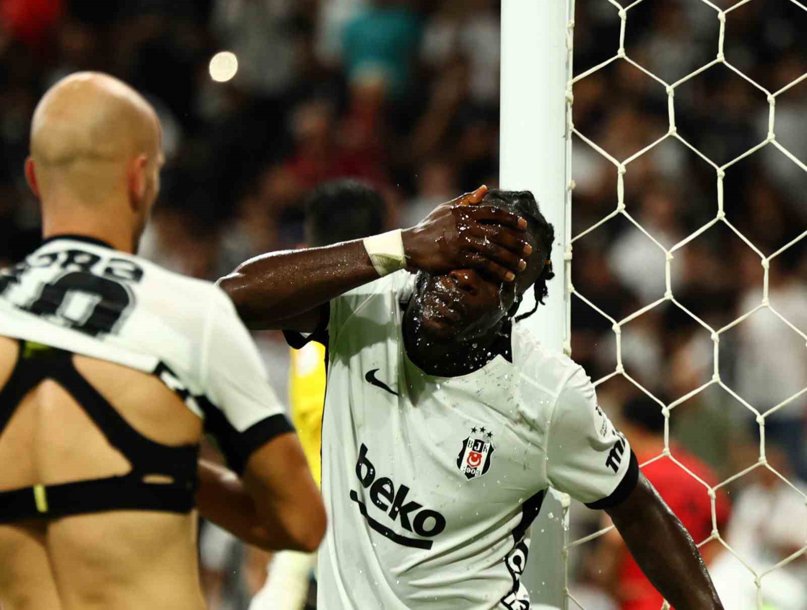Trendyol Süper Lig: Beşiktaş: 2 - Çorum FK: 0 (İlk yarı)