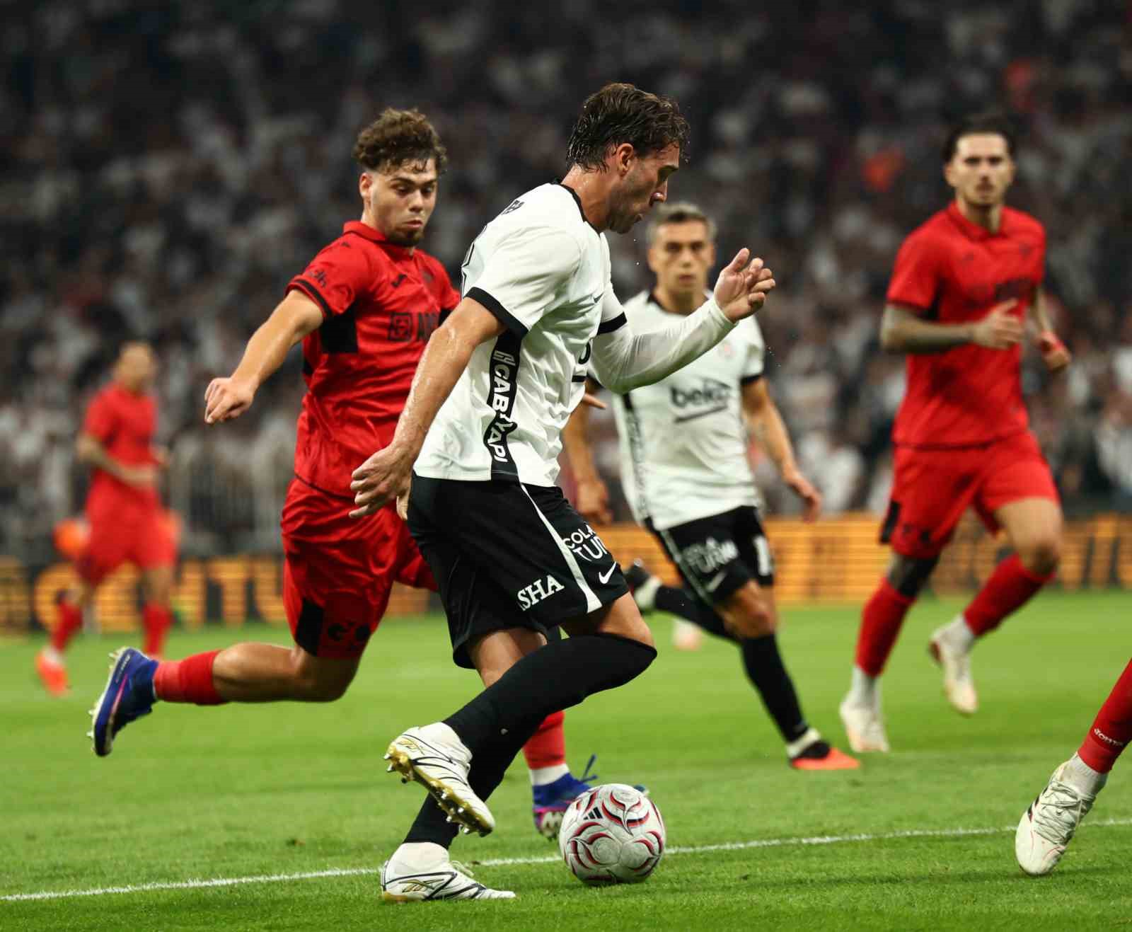 Trendyol Süper Lig: Beşiktaş: 2 - Çorum FK: 0 (İlk yarı)