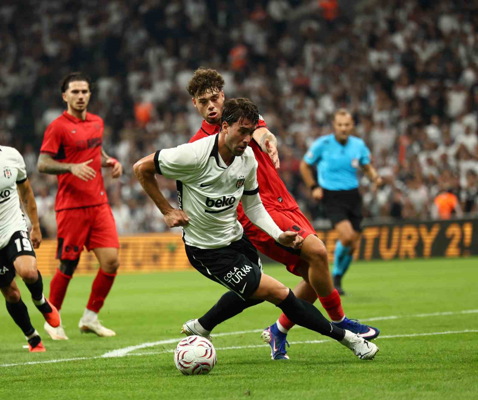 Trendyol Süper Lig: Beşiktaş: 2 - Çorum FK: 0 (İlk yarı)