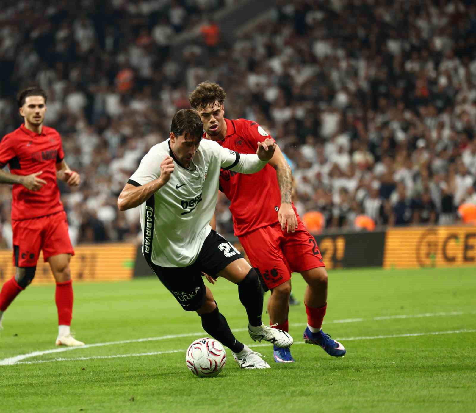 Trendyol Süper Lig: Beşiktaş: 2 - Çorum FK: 0 (İlk yarı)