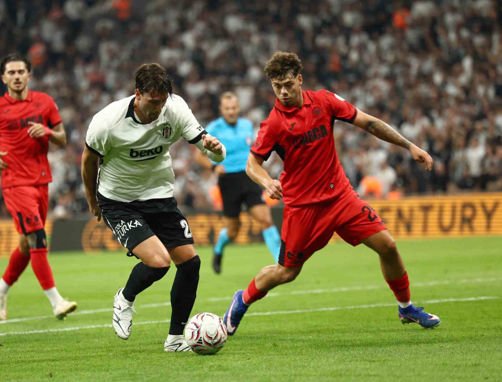 Trendyol Süper Lig: Beşiktaş: 2 - Çorum FK: 0 (İlk yarı)