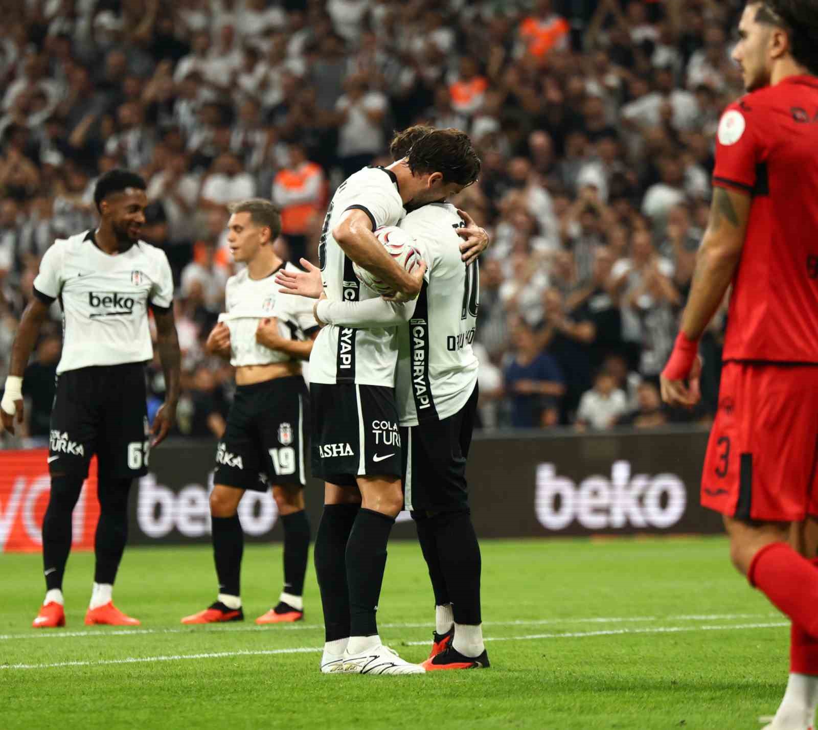 Trendyol Süper Lig: Beşiktaş: 2 - Çorum FK: 0 (İlk yarı)