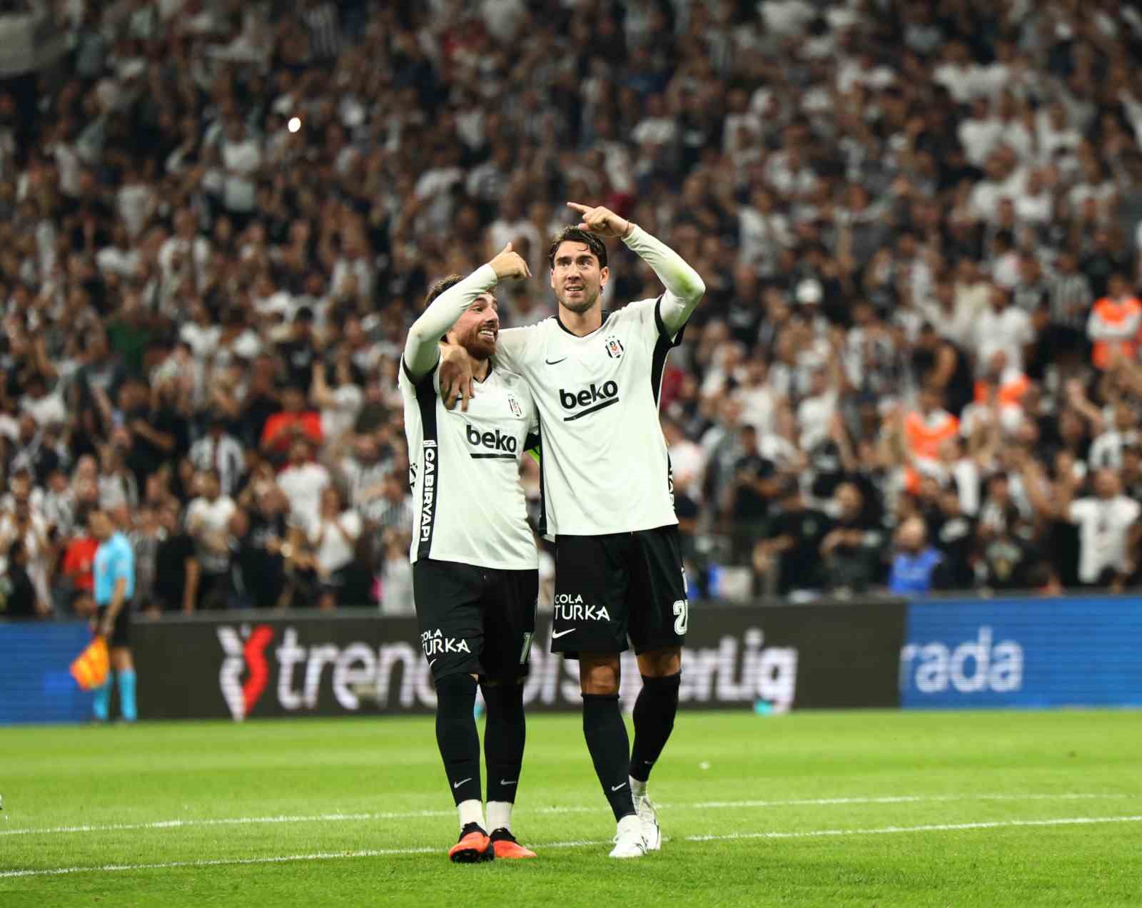 Trendyol Süper Lig: Beşiktaş: 2 - Çorum FK: 0 (İlk yarı)
