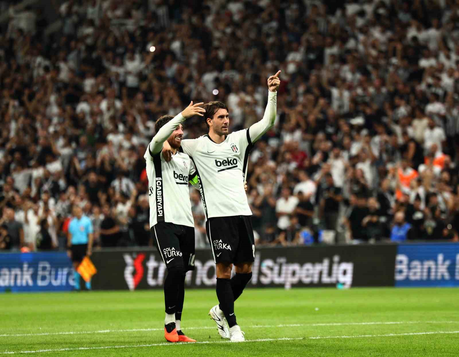 Trendyol Süper Lig: Beşiktaş: 2 - Çorum FK: 0 (İlk yarı)