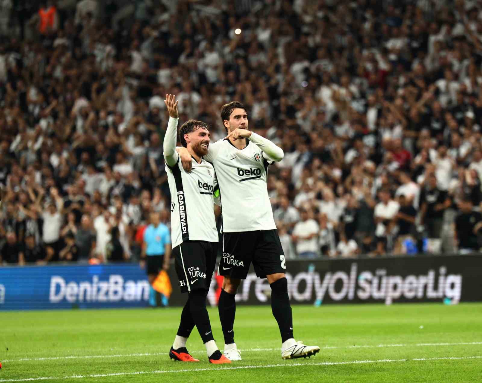 Trendyol Süper Lig: Beşiktaş: 2 - Çorum FK: 0 (İlk yarı)