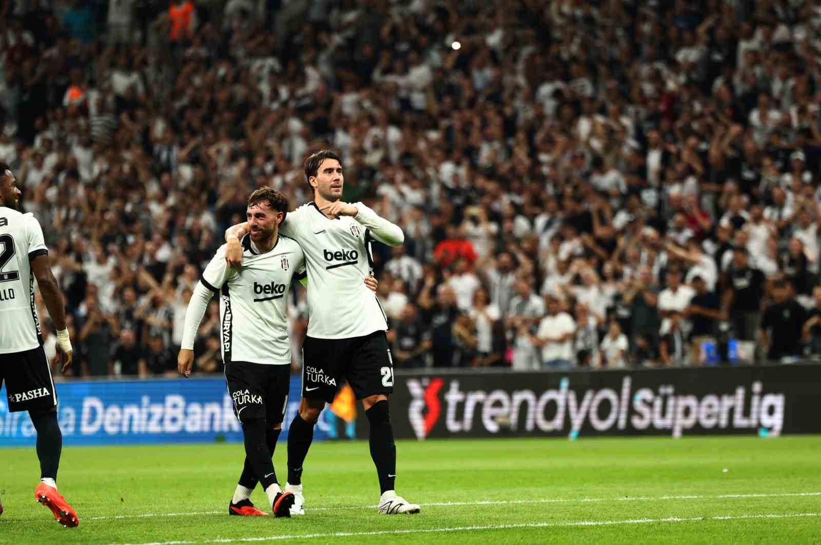 Trendyol Süper Lig: Beşiktaş: 2 - Çorum FK: 0 (İlk yarı)