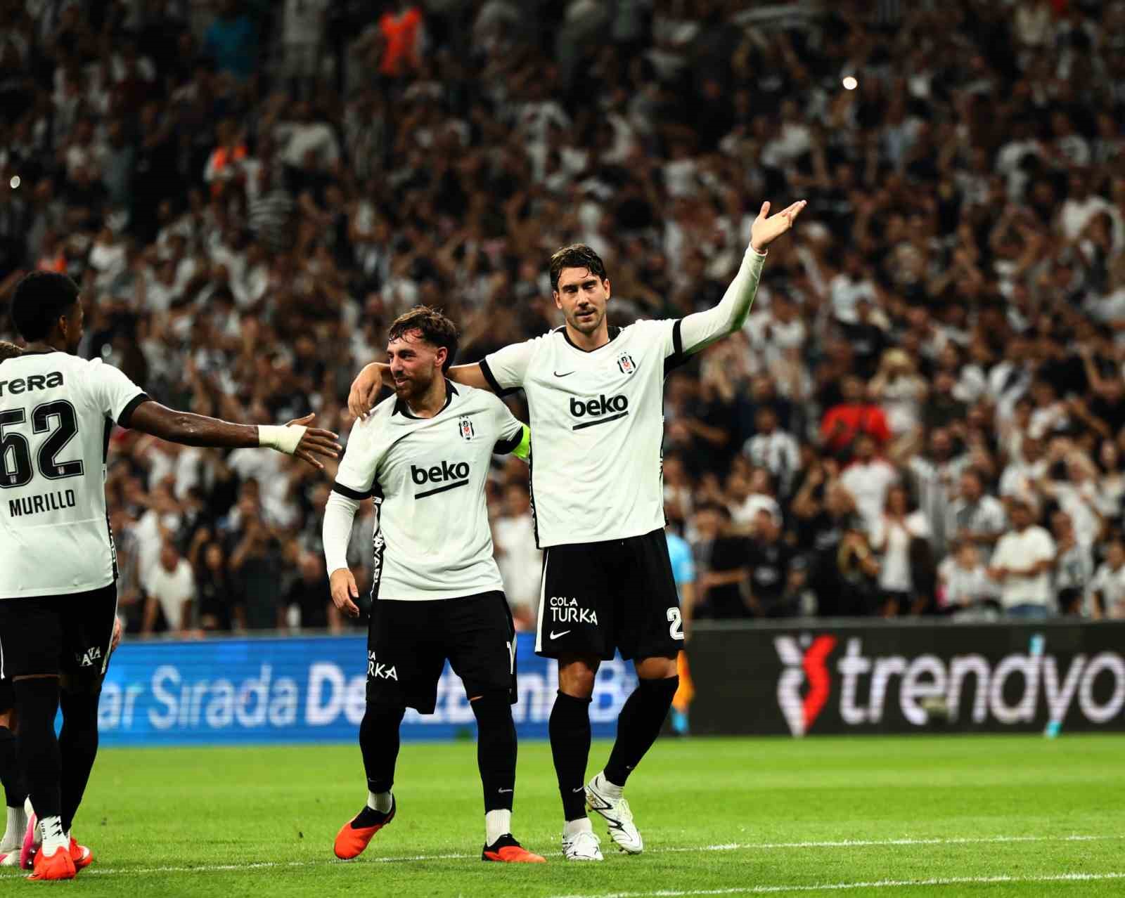 Trendyol Süper Lig: Beşiktaş: 2 - Çorum FK: 0 (İlk yarı)
