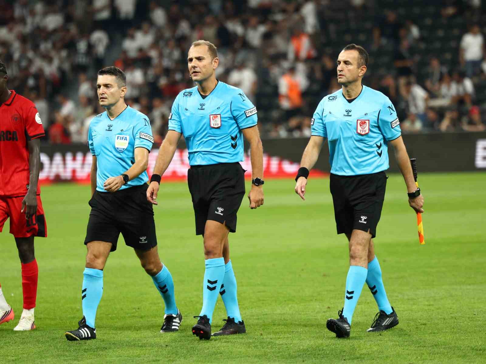 Trendyol Süper Lig: Beşiktaş: 2 - Çorum FK: 0 (İlk yarı)
