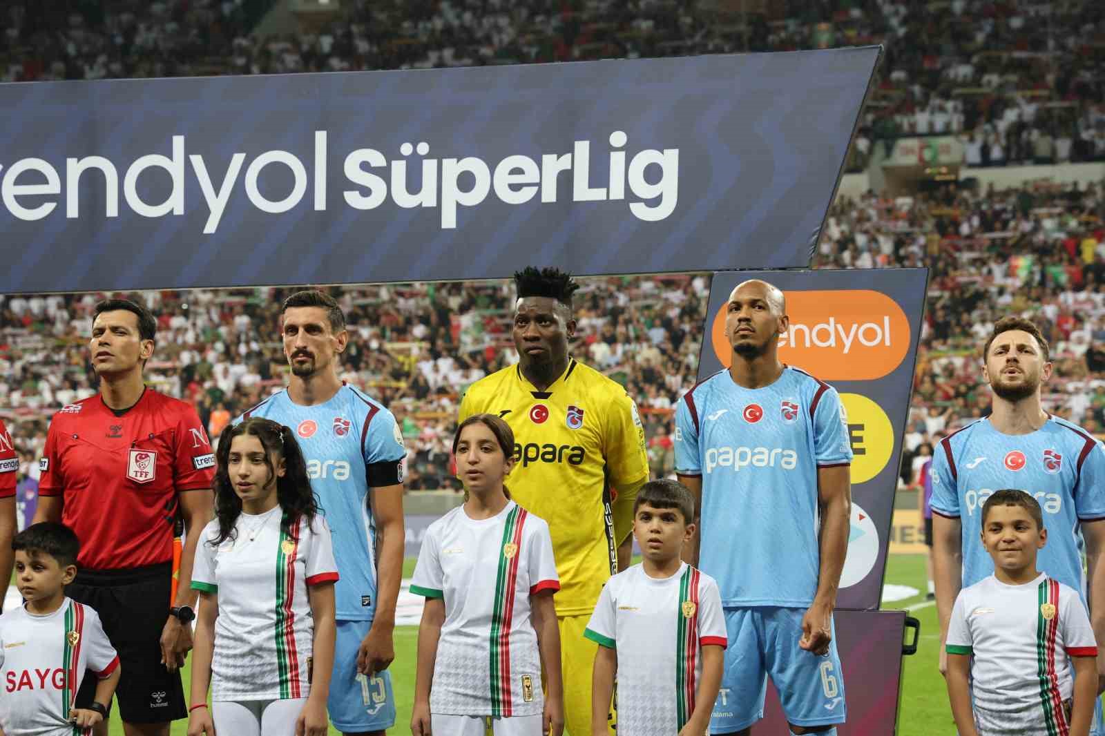 Trendyol Süper Lig: Amed SF: 0 - Trabzonspor: 1 (Maç devam ediyor)