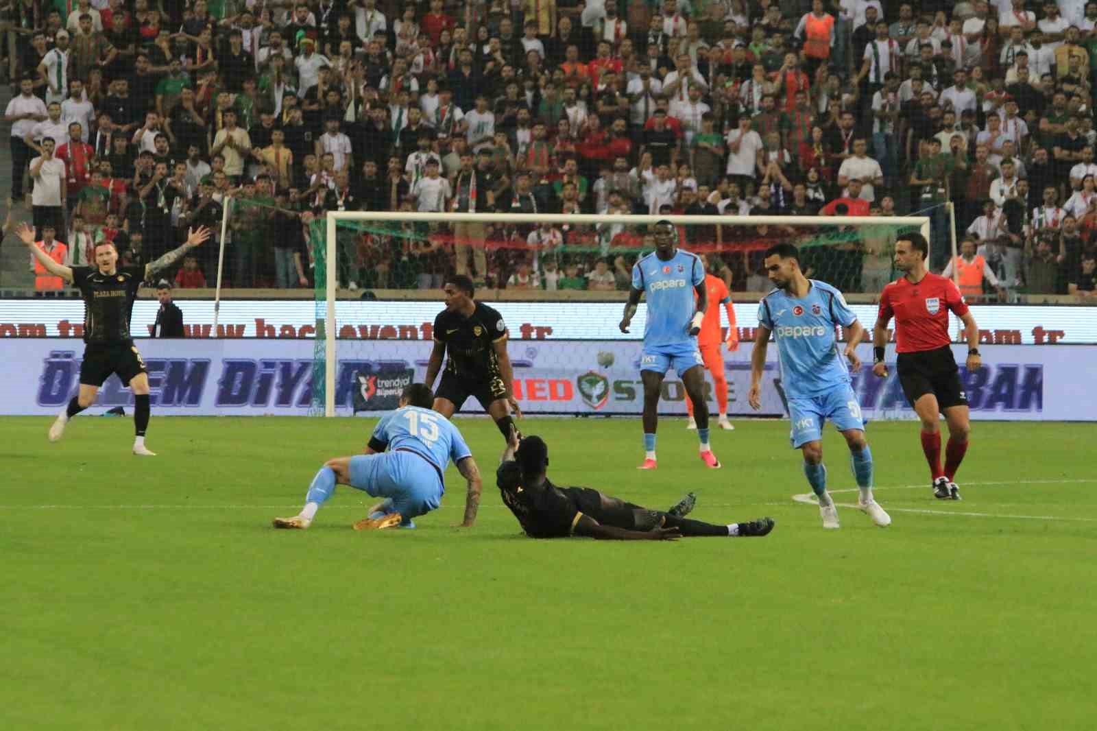 Trendyol Süper Lig: Amed SF: 0 - Trabzonspor: 1 (Maç devam ediyor)