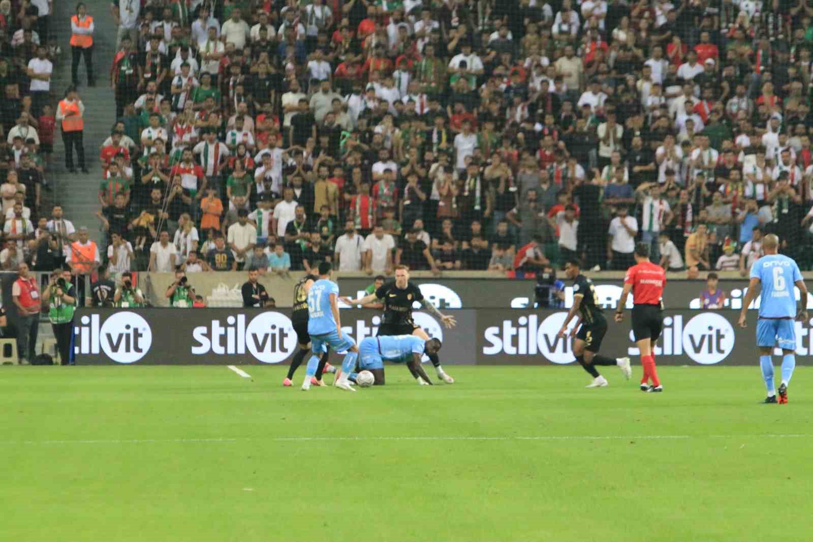 Trendyol Süper Lig: Amed SF: 0 - Trabzonspor: 1 (Maç devam ediyor)