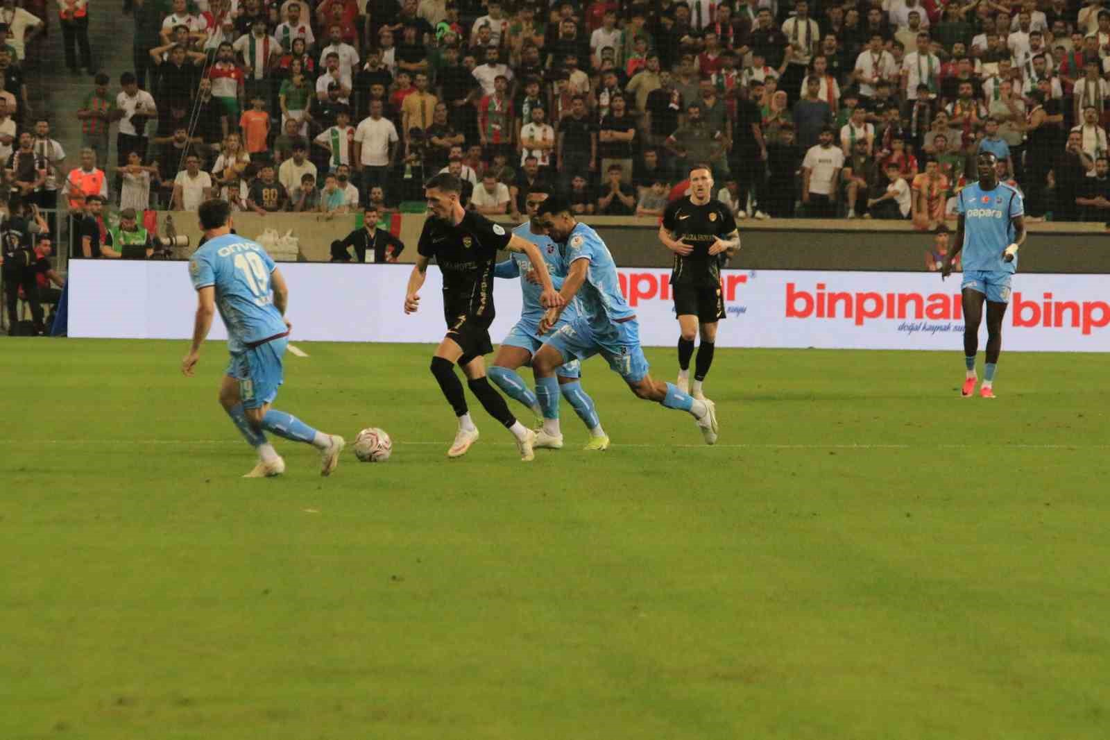 Trendyol Süper Lig: Amed SF: 0 - Trabzonspor: 1 (Maç devam ediyor)