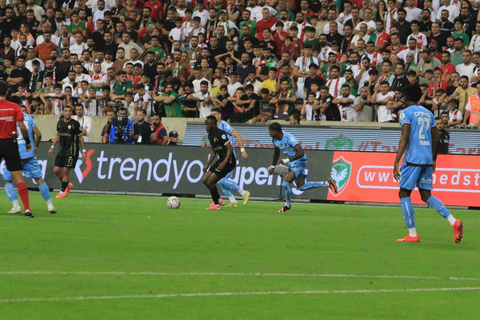 Trendyol Süper Lig: Amed SF: 0 - Trabzonspor: 1 (Maç devam ediyor)