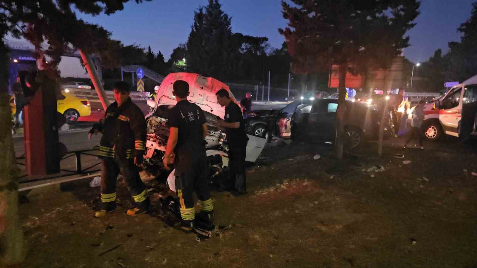 Çerkezköy’de iki araç kafa kafaya çarpıştı: 6 yaralı