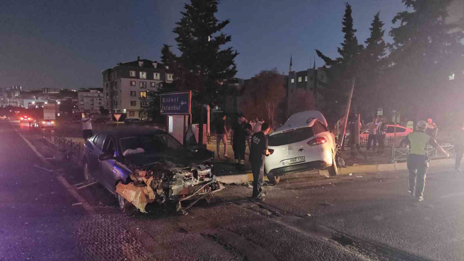 Çerkezköy’de iki araç kafa kafaya çarpıştı: 6 yaralı