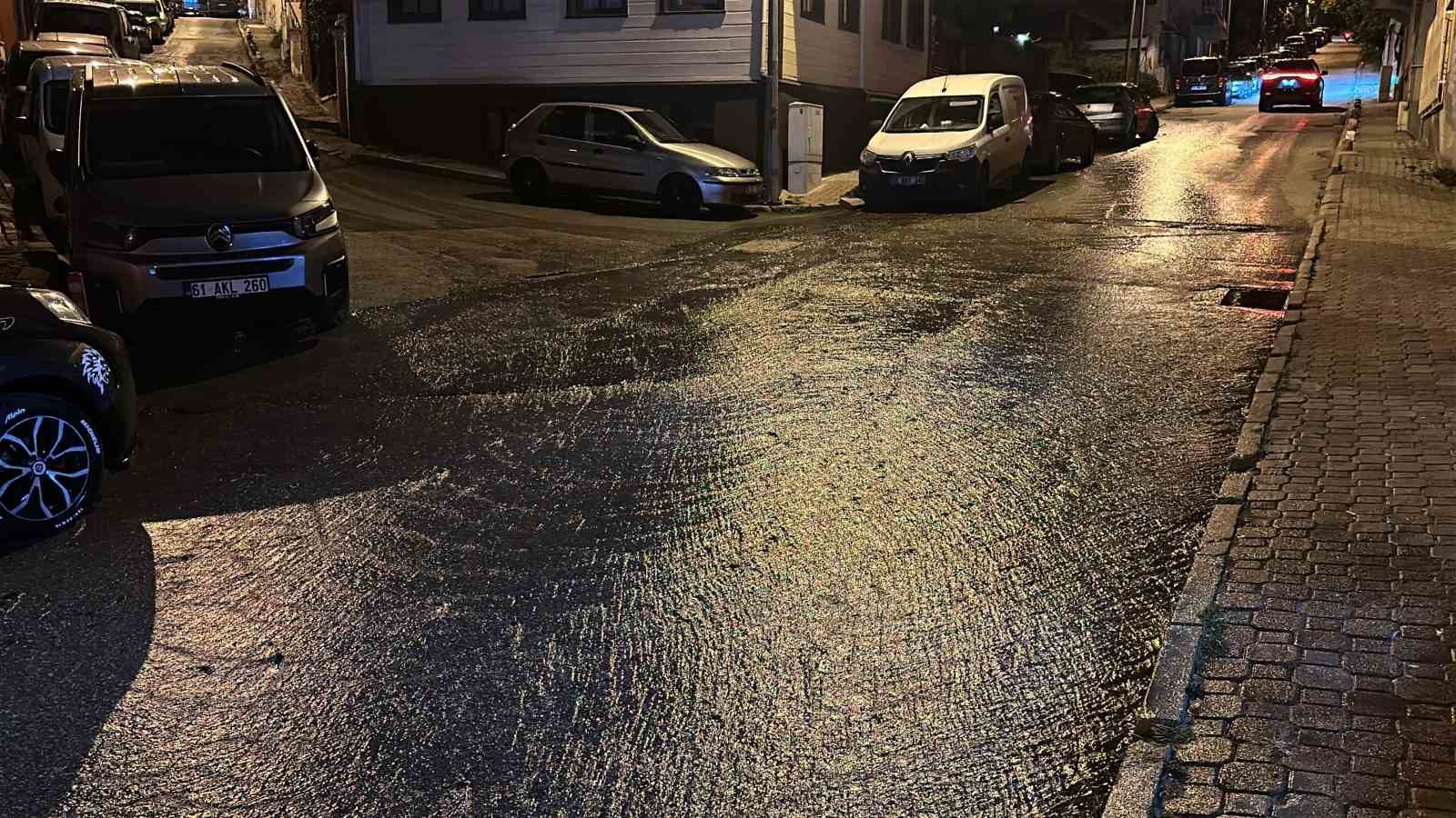 Samsun’da su borusu patladı, yolda su birikintileri oluştu