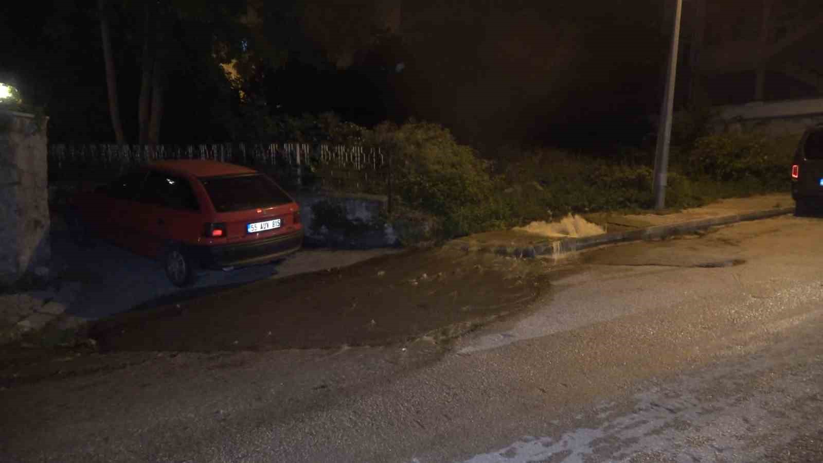 Samsun’da su borusu patladı, yolda su birikintileri oluştu