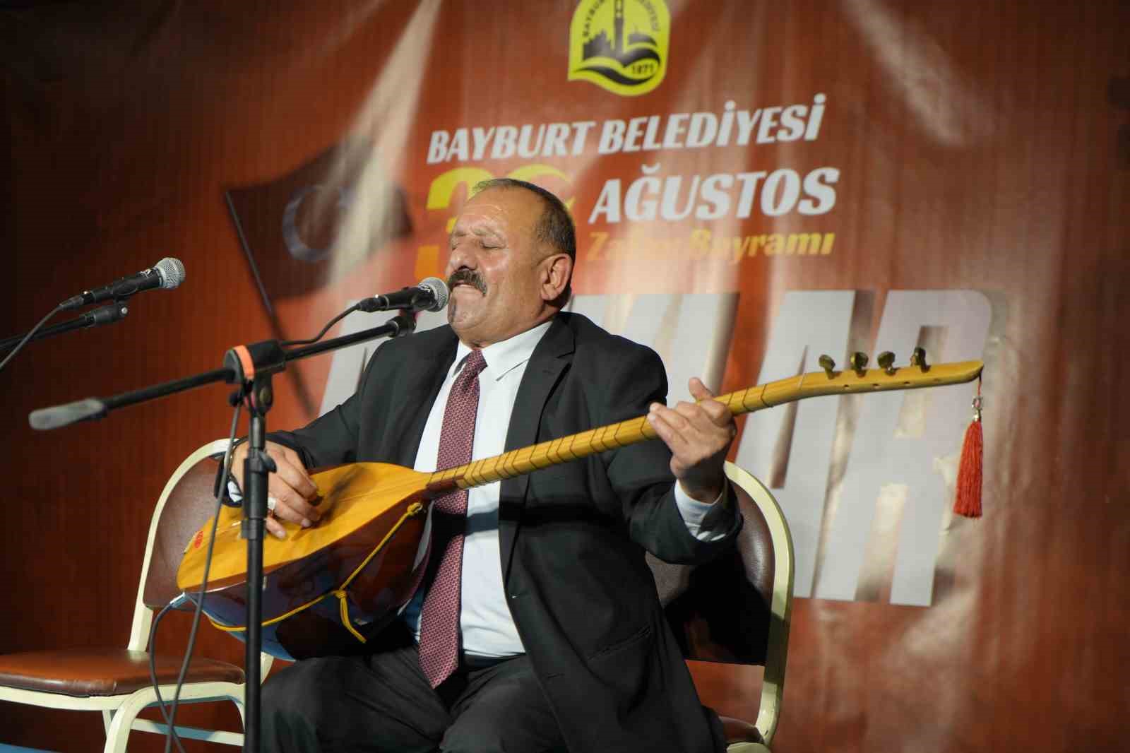 Bayburt’ta aşıklar ’Zafer Bayramı’ anısına türküler söyledi