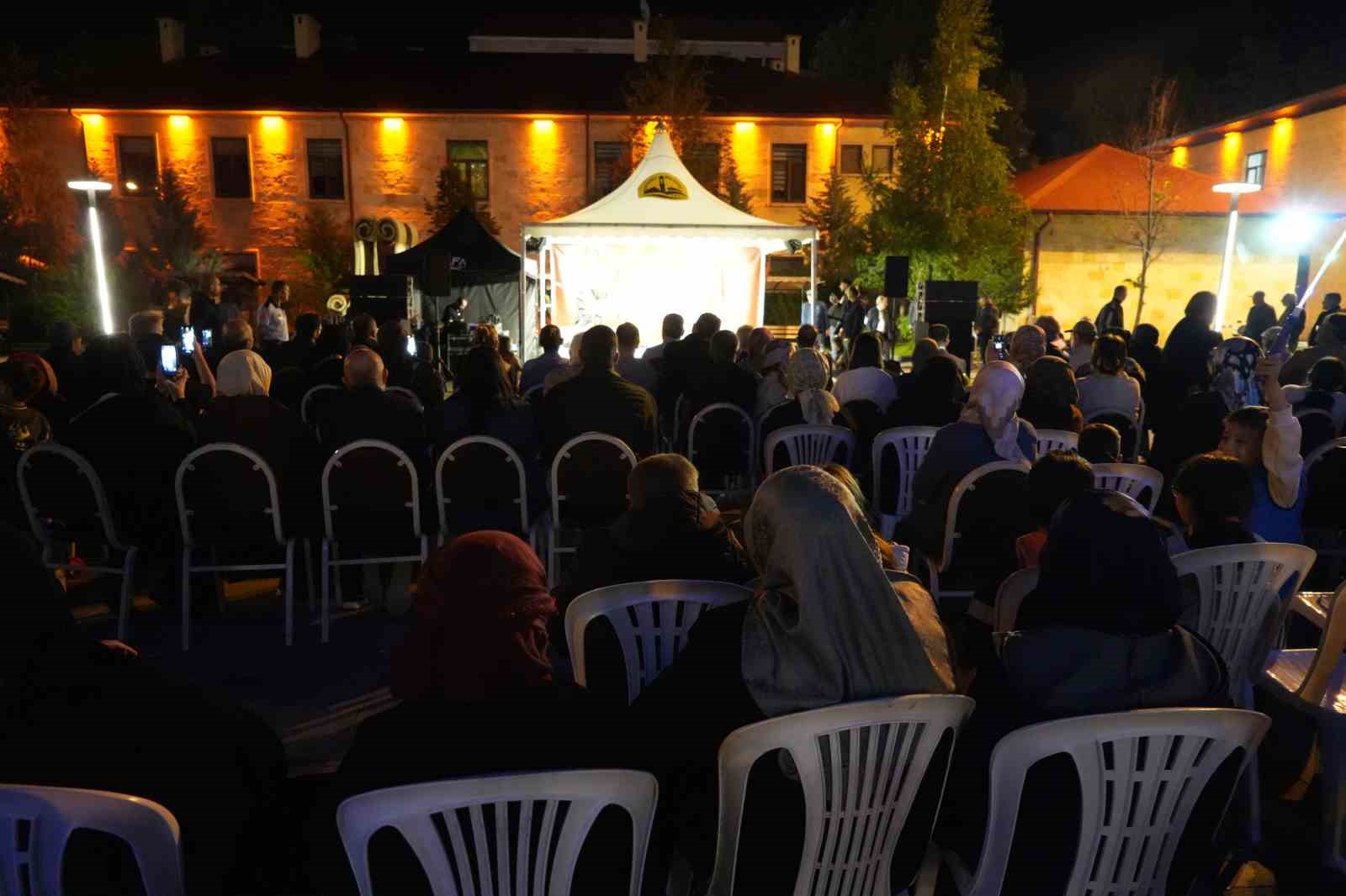 Bayburt’ta aşıklar ’Zafer Bayramı’ anısına türküler söyledi