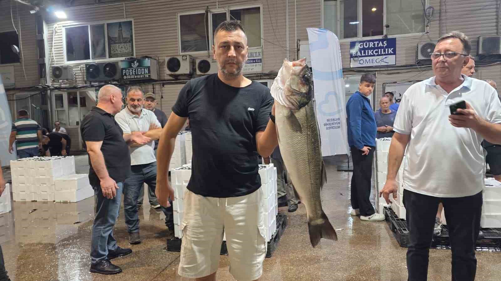 Denizlerde av sezonu başladı, Marmara’da ilk gün sardalya bereketi yaşandı