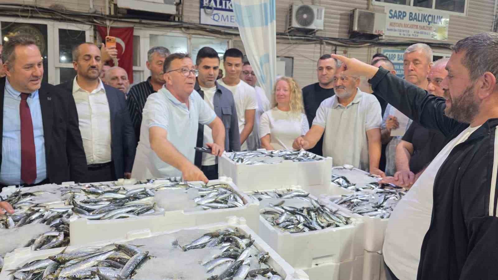 Denizlerde av sezonu başladı, Marmara’da ilk gün sardalya bereketi yaşandı