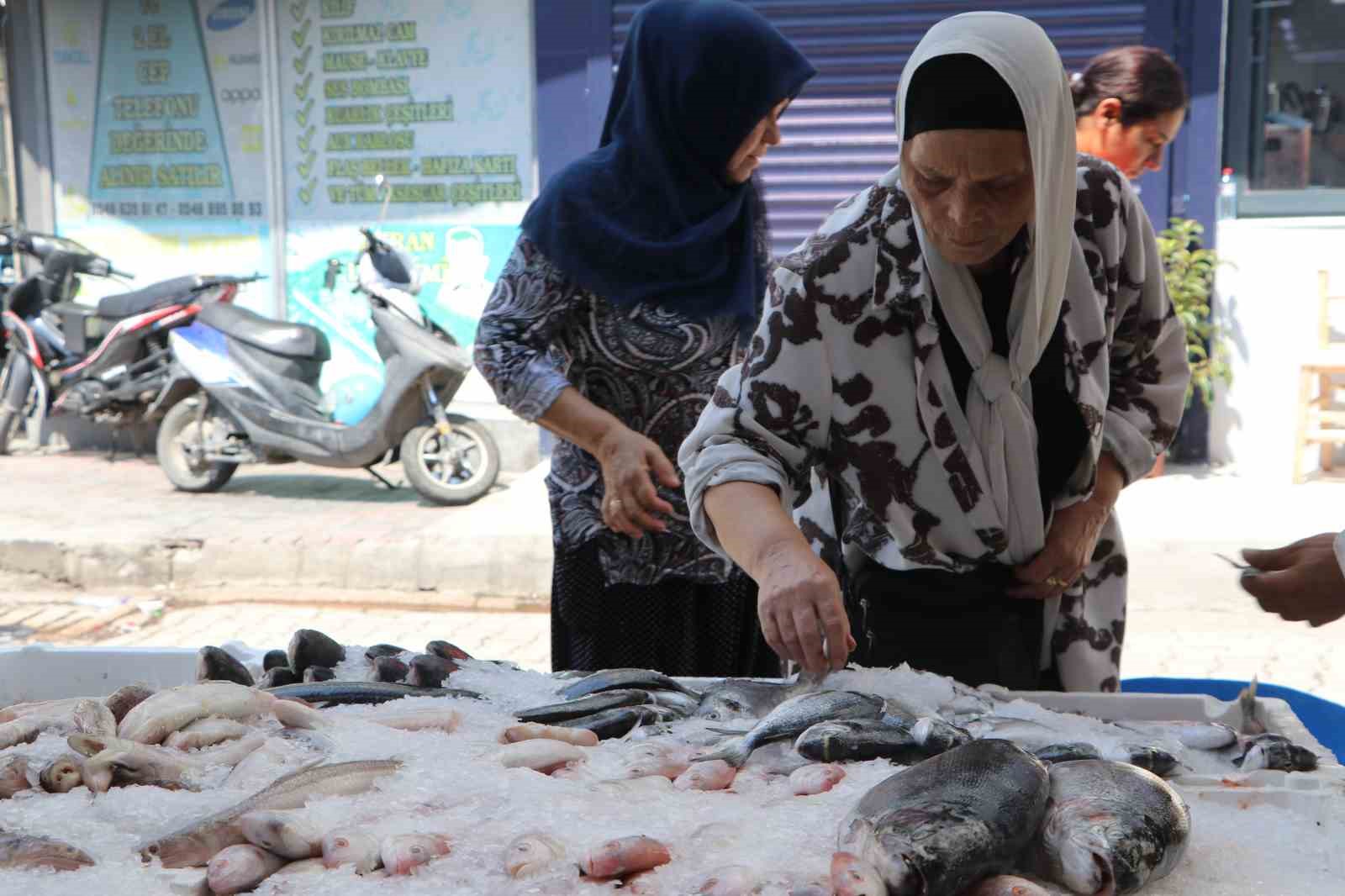Adana’da sıcak havalar balık satışlarını düşürdü
