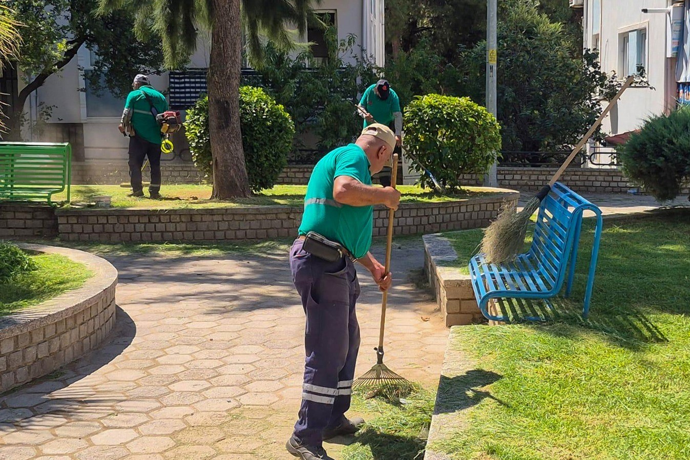 Efeler Belediyesi parklarda bakım çalışmalarını sürdürüyor