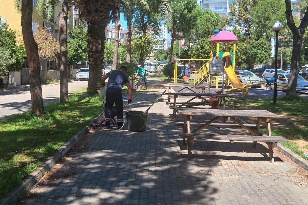 Efeler Belediyesi parklarda bakım çalışmalarını sürdürüyor