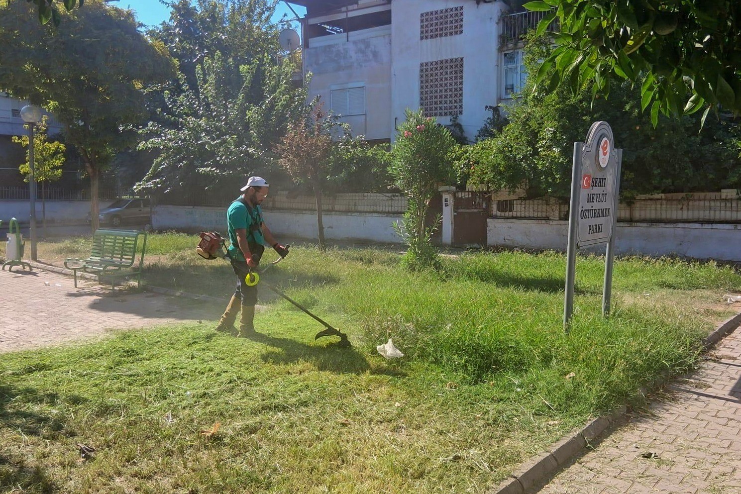 Efeler Belediyesi parklarda bakım çalışmalarını sürdürüyor