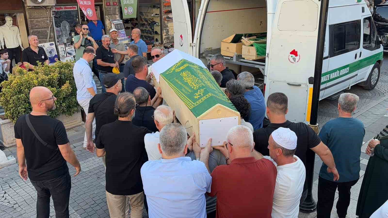 Evinin balkonundan düşen görme engelli adam son yolculuğuna uğurlandı