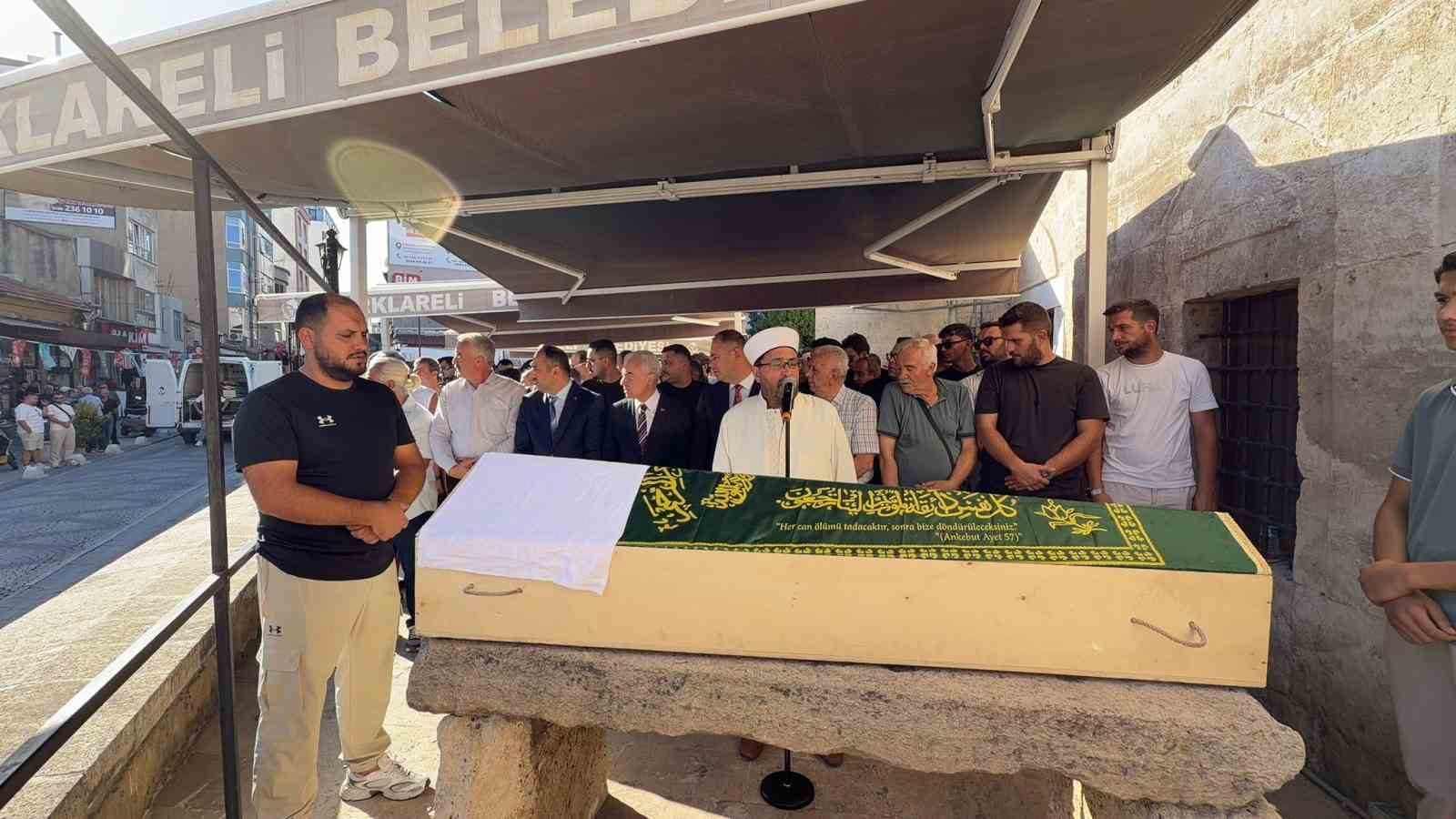 Evinin balkonundan düşen görme engelli adam son yolculuğuna uğurlandı