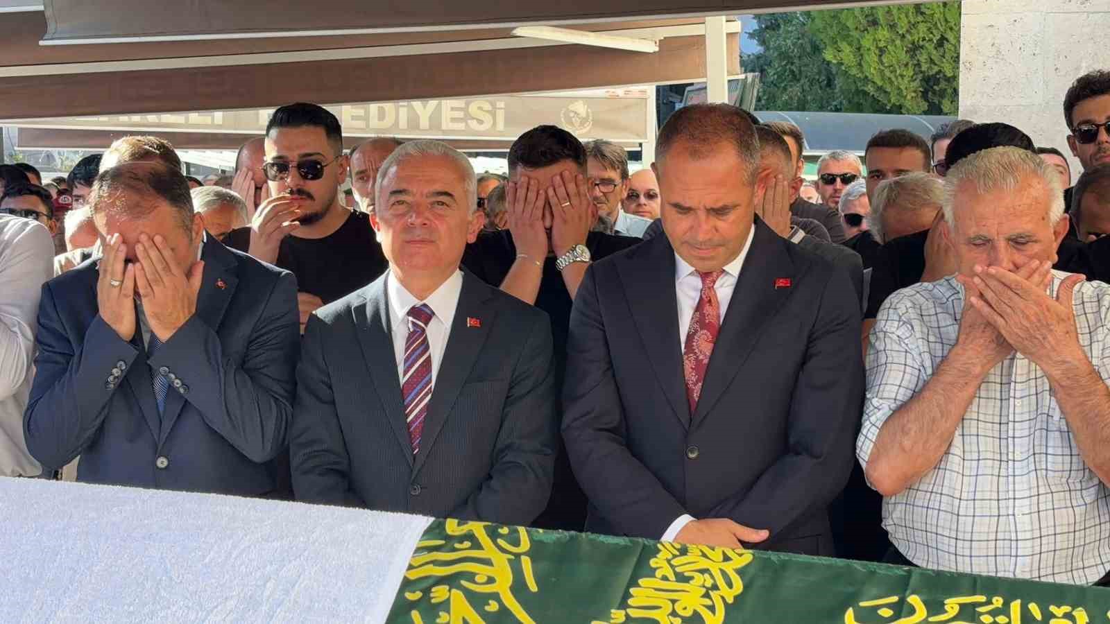 Evinin balkonundan düşen görme engelli adam son yolculuğuna uğurlandı
