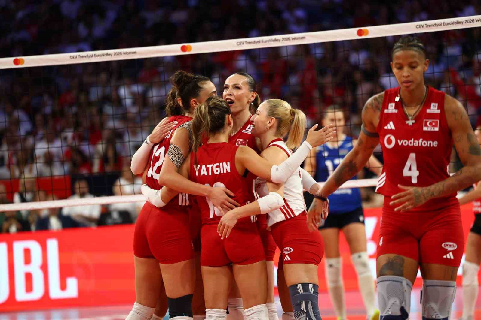 Milliler, CEV Avrupa Şampiyonası’nda çeyrek finale yükseldi