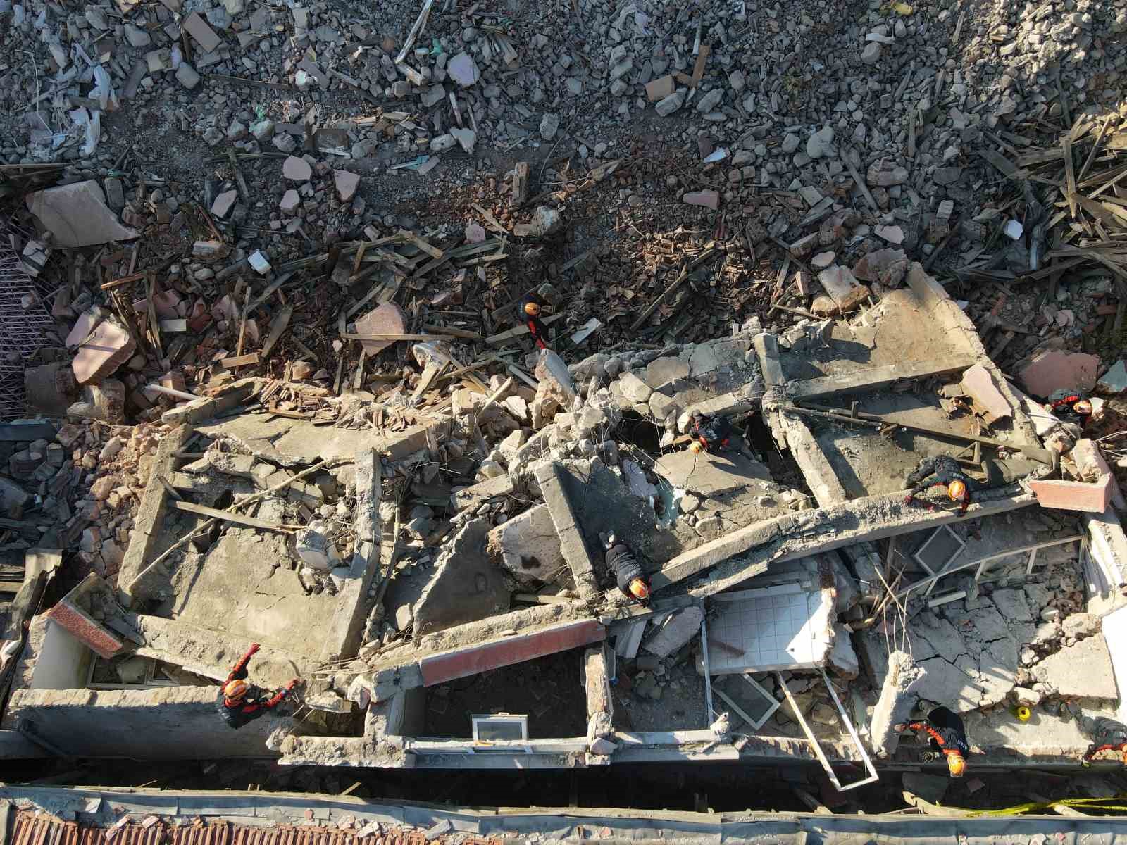 "Habersiz" bina çökmesi tatbikatı gerçeği aratmadı: Ekipler seferber oldu