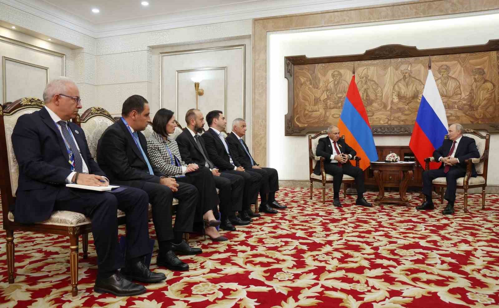Putin’den Paşinyan’a: "(AB’ye katılma süreci) Bu kararı mümkün olan en kısa sürede verin"