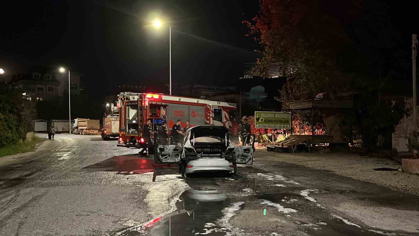 Alanya’da seyir halindeki otomobil alevlere teslim oldu