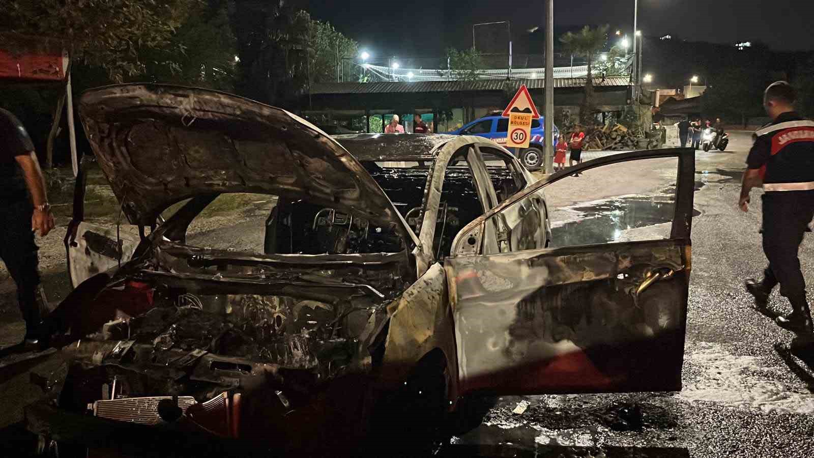 Alanya’da seyir halindeki otomobil alevlere teslim oldu