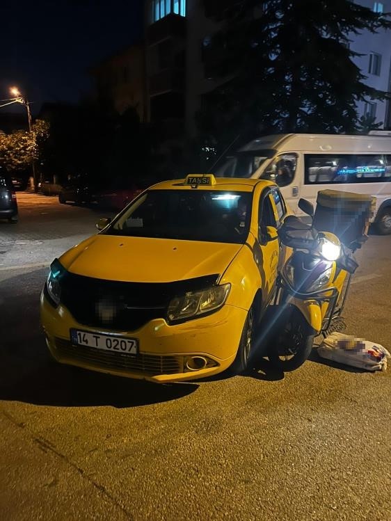 Bolu’da taksi ile motokurye çarpıştı: 1 yaralı