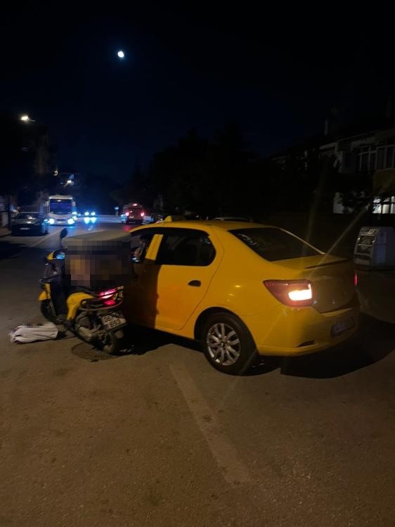 Bolu’da taksi ile motokurye çarpıştı: 1 yaralı