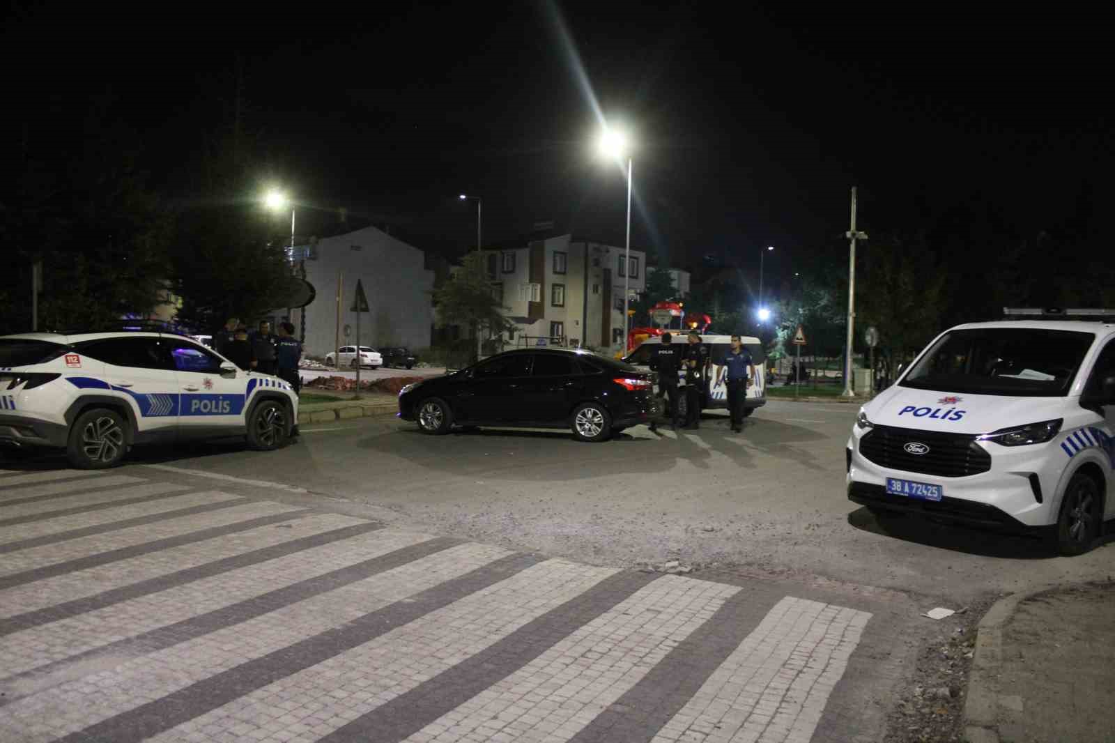 Akrabalar arasında bıçaklı kavga: 1 yaralı
