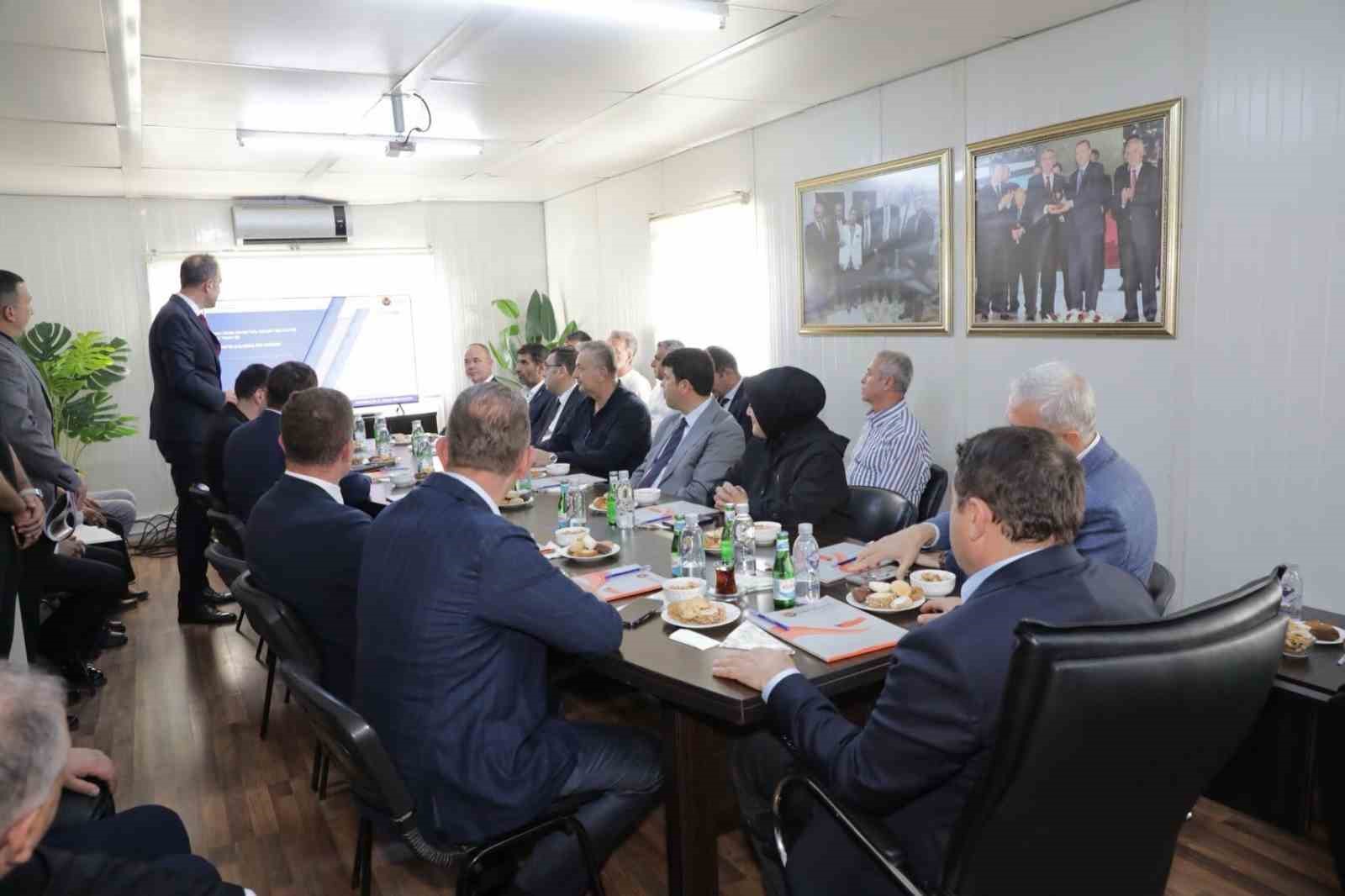 Kütahya’da ilçelerdeki yol çalışmaları masaya yatırıldı