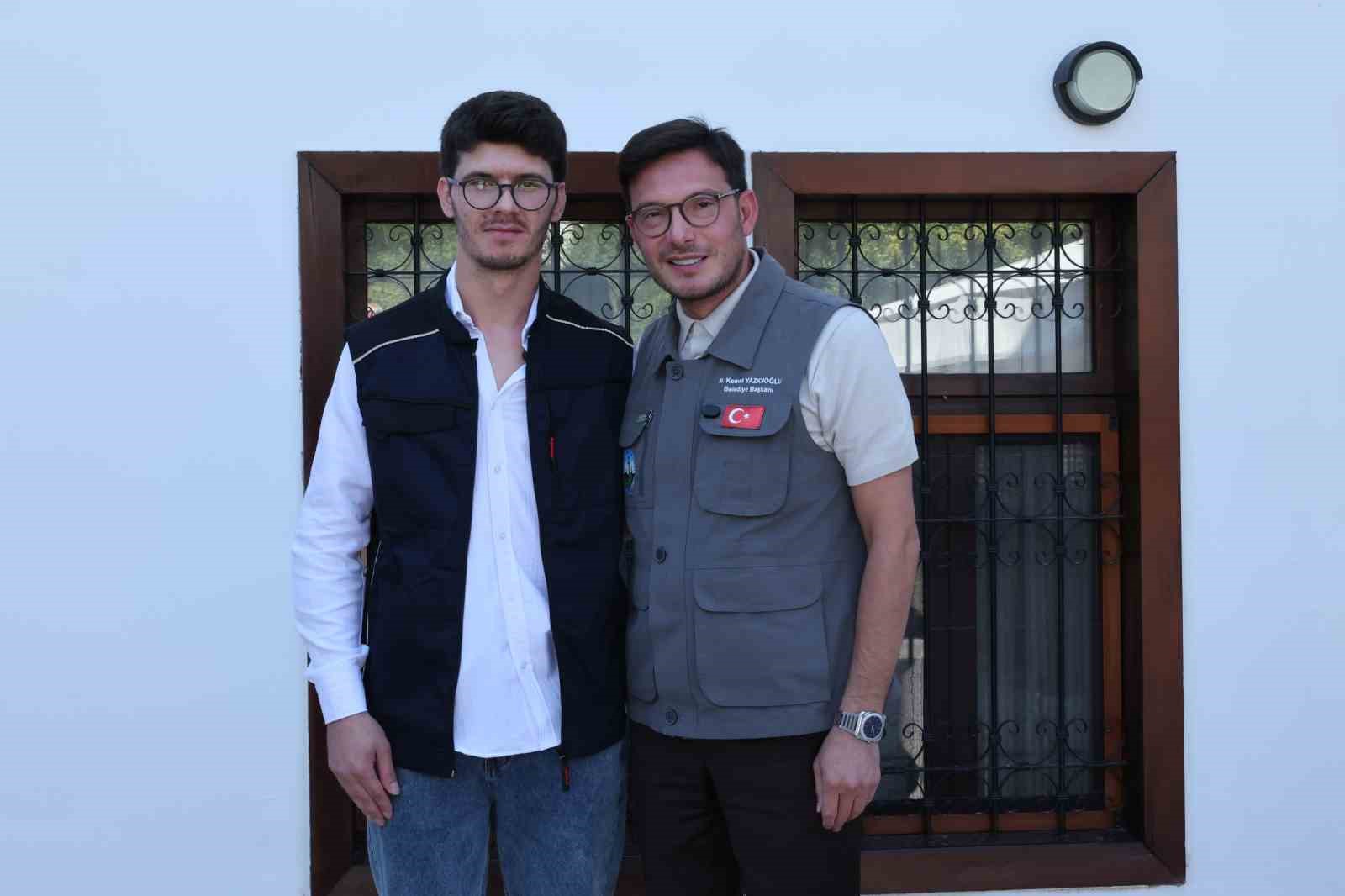 Kendi sesiyle karşılaşan başkan Yazıcıoğlu kahkahalara boğuldu