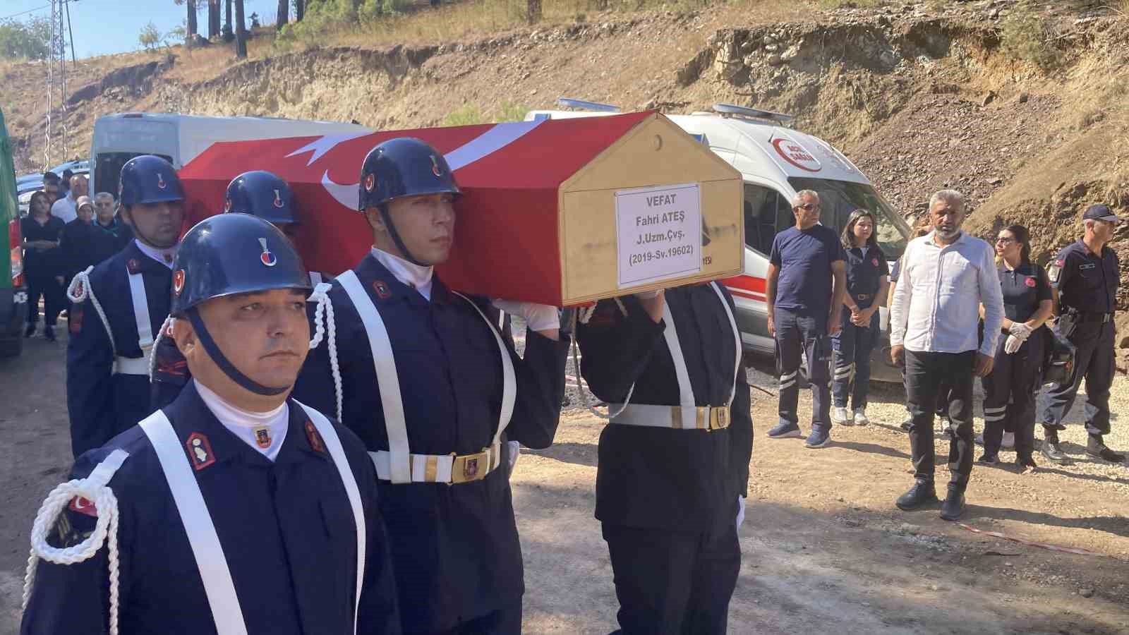 Feribot faciasında hayatını kaybeden uzman çavuş son yolculuğuna uğurlandı