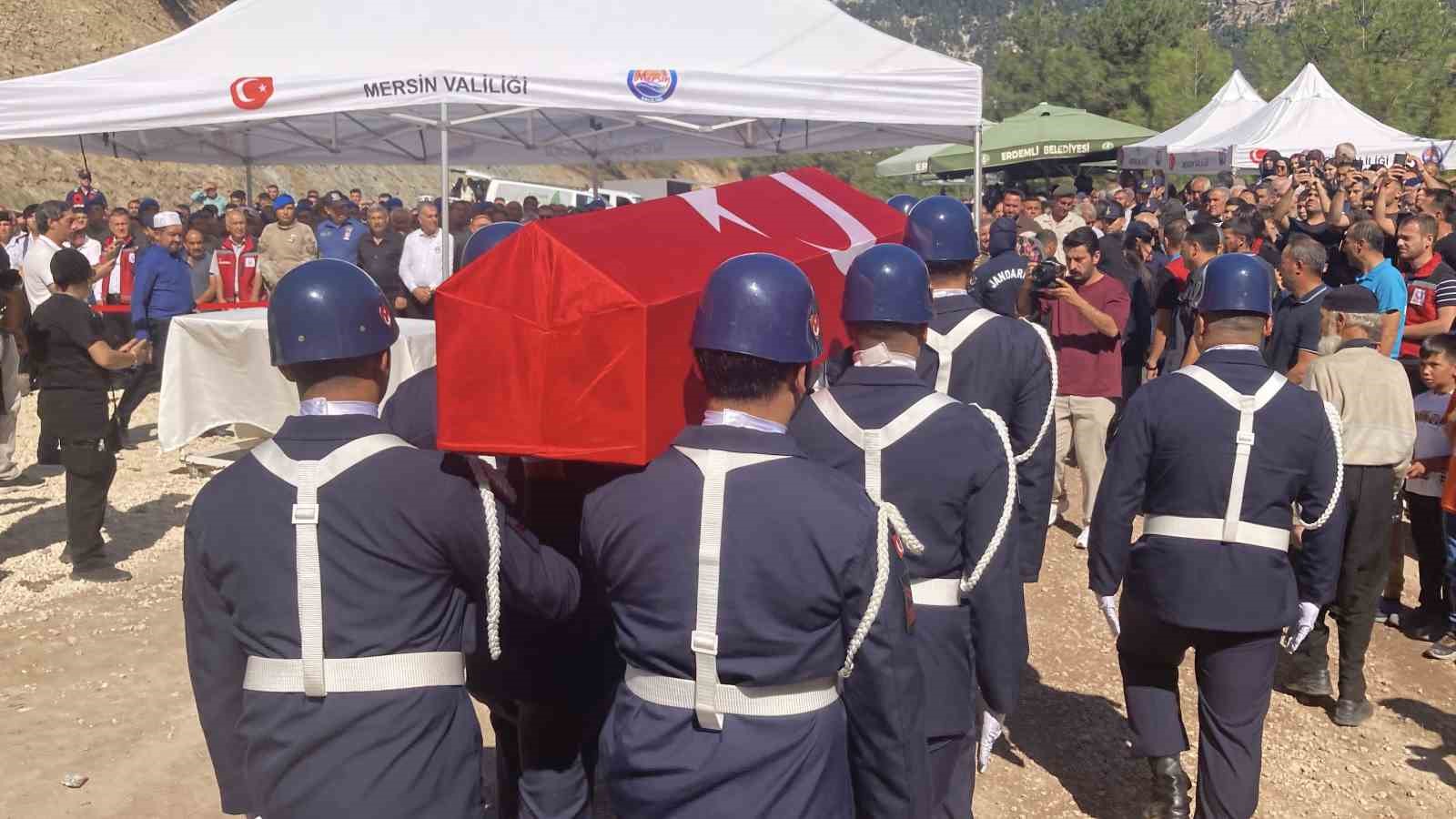 Feribot faciasında hayatını kaybeden uzman çavuş son yolculuğuna uğurlandı