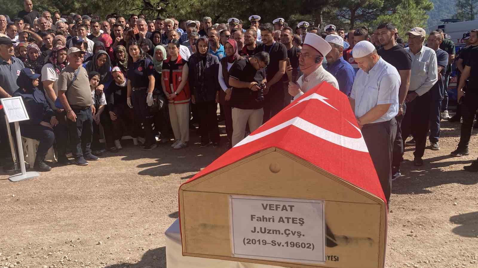 Feribot faciasında hayatını kaybeden uzman çavuş son yolculuğuna uğurlandı