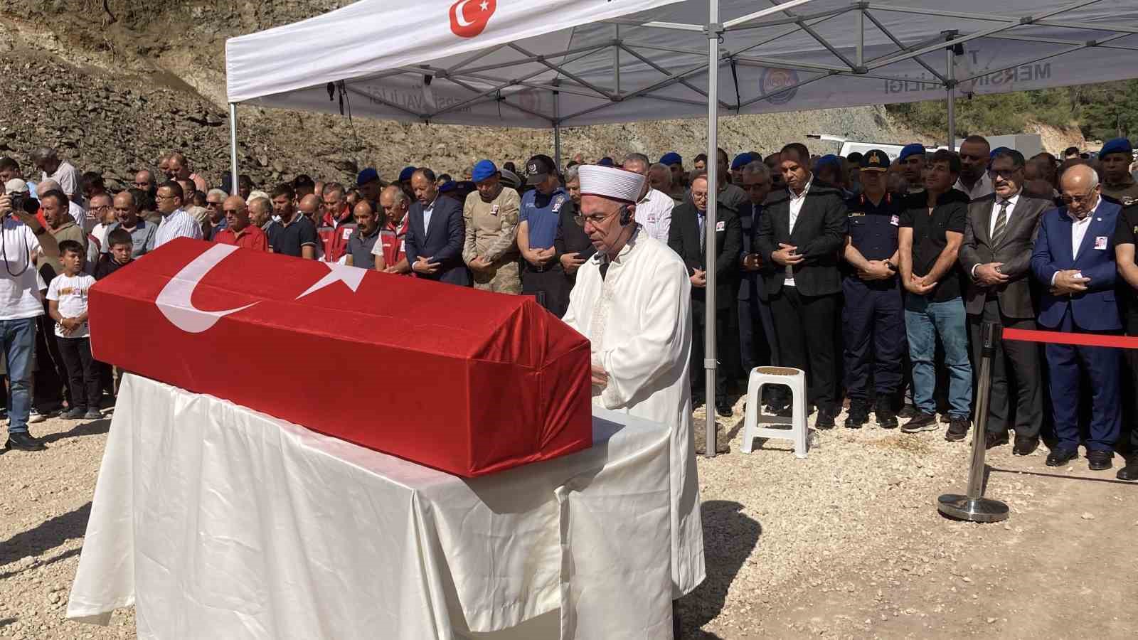 Feribot faciasında hayatını kaybeden uzman çavuş son yolculuğuna uğurlandı