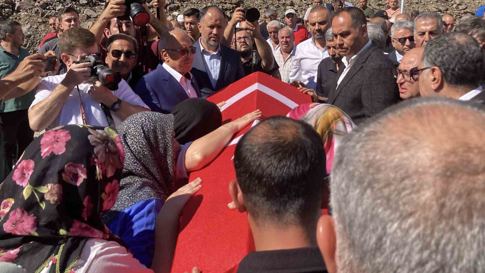 Feribot faciasında hayatını kaybeden uzman çavuş son yolculuğuna uğurlandı