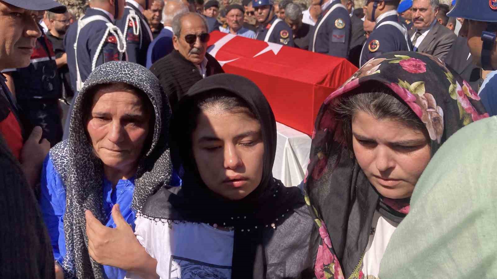 Feribot faciasında hayatını kaybeden uzman çavuş son yolculuğuna uğurlandı
