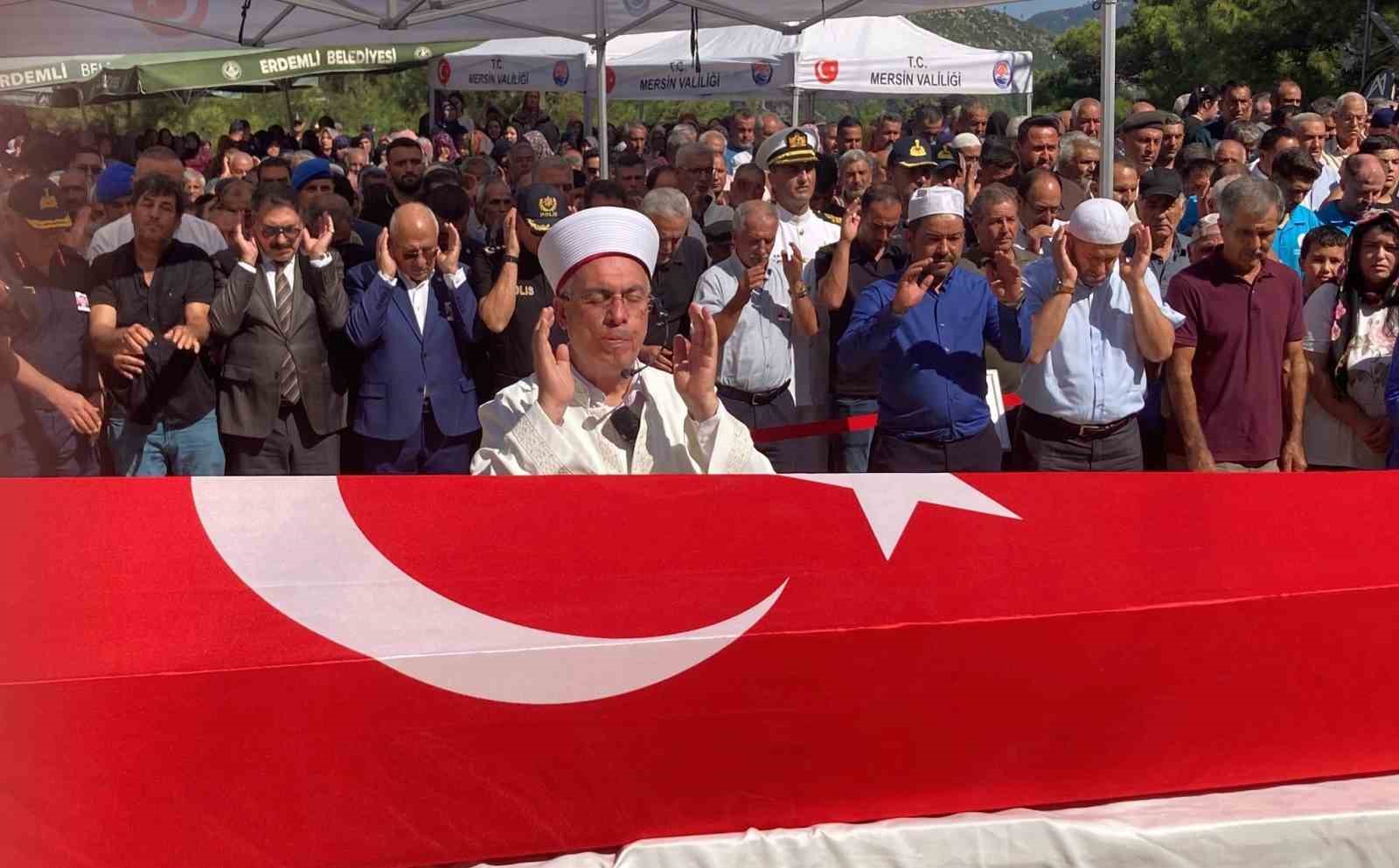 Feribot faciasında hayatını kaybeden uzman çavuş son yolculuğuna uğurlandı